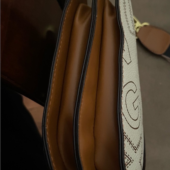 Baigefeili mini crossbody bag with guitar strap EUC - Picture 8 of 9